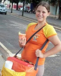 Vendedora de lanches comemora dois anos na formalidade