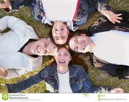 O f� paga para ver as bandas, e eles ganham