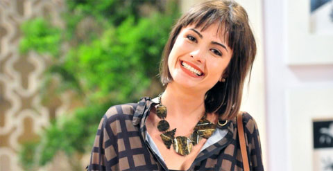 Designer faz sucesso com colares de Patr�cia e Leila, de 'Amor � Vida'