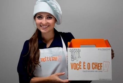 Empreendedora transforma clientes em chefs em Goinia