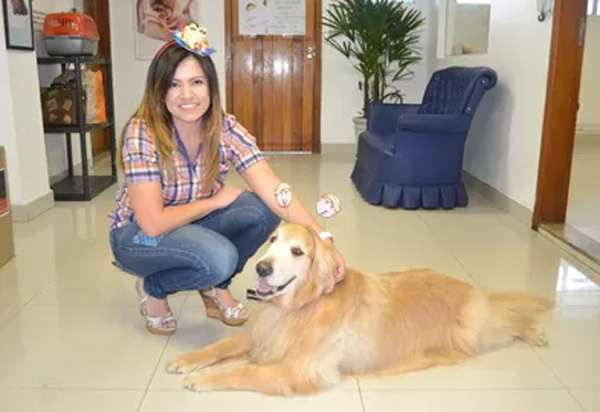 Depois de ver co sofrer, mulher abre hotel para cachorros